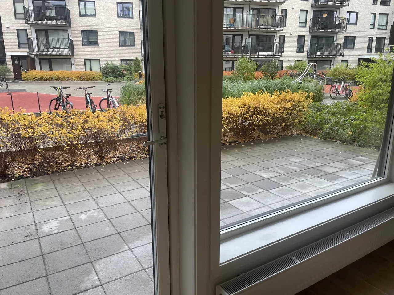 Egen stor terrasse utenfor stue. 